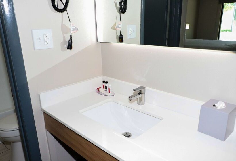 ホテル Days Inn By Wyndham Farmville