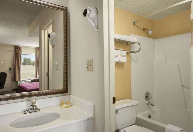 Отель Days Inn By Wyndham Farmville