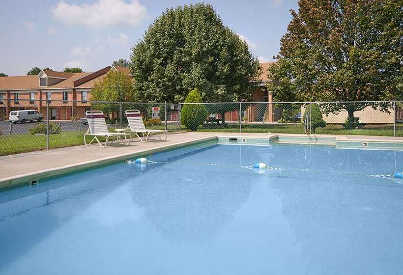 בית מלון כפרי Days Inn By Wyndham Farmville