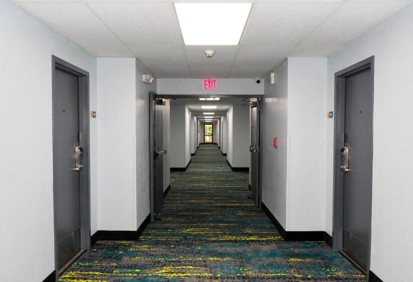 Отель Days Inn By Wyndham Farmville