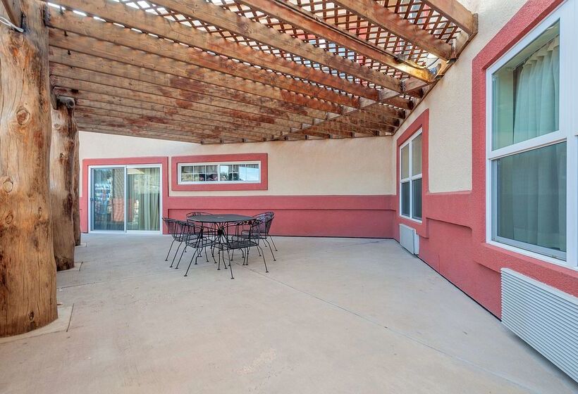 فندق Days Inn By Wyndham Manitou Springs