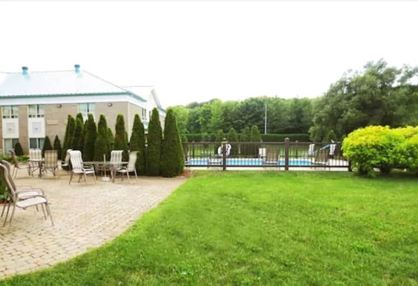 호텔 Days Inn By Wyndham Montmagny