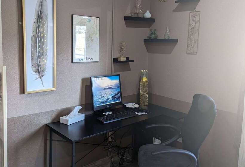 فندق Days Inn & Suites By Wyndham Castle Rock