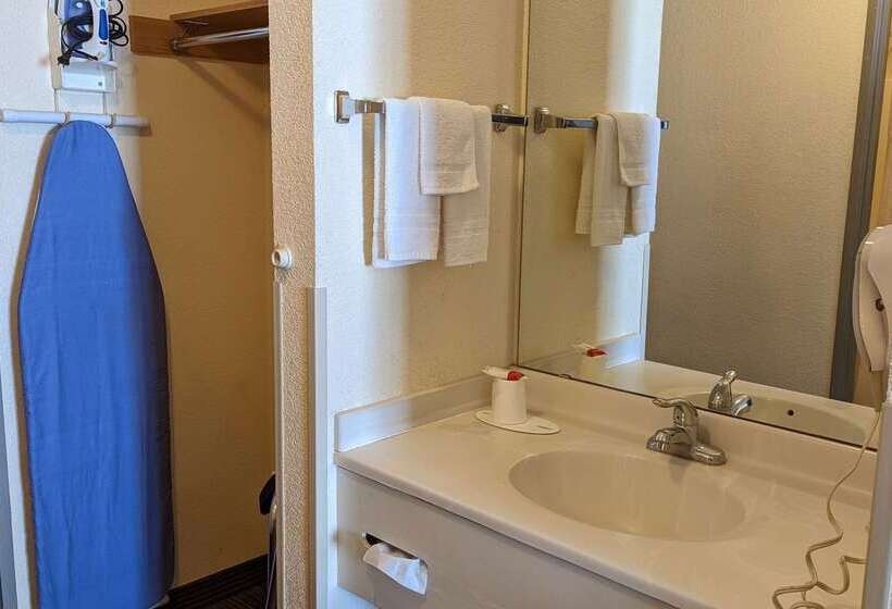 فندق Days Inn & Suites By Wyndham Castle Rock