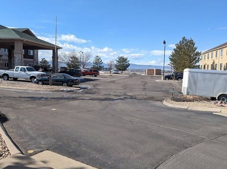 فندق Days Inn & Suites By Wyndham Castle Rock