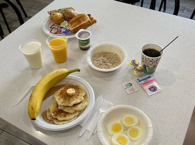 فندق Days Inn & Suites By Wyndham Castle Rock