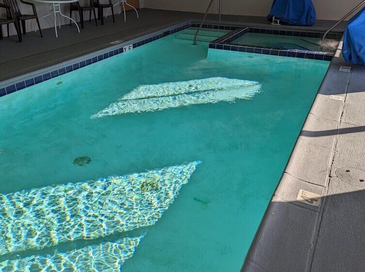 فندق Days Inn & Suites By Wyndham Castle Rock