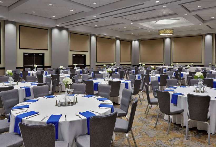 فندق Doubletree By Hilton Lawrenceburg