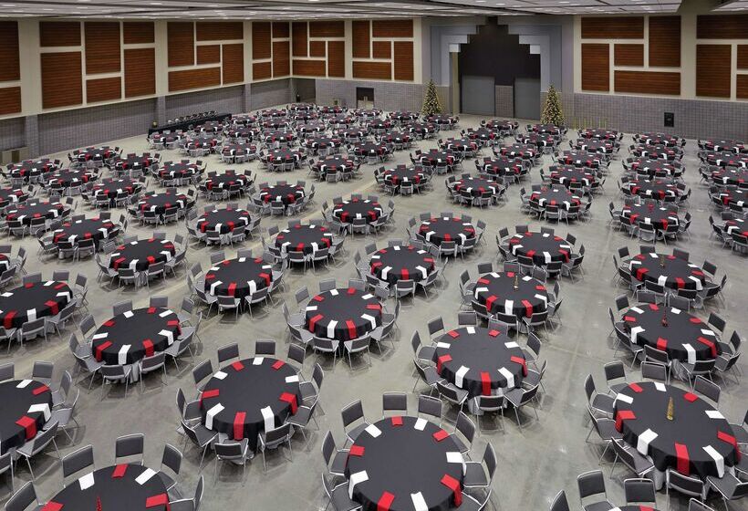 فندق Doubletree By Hilton Lawrenceburg