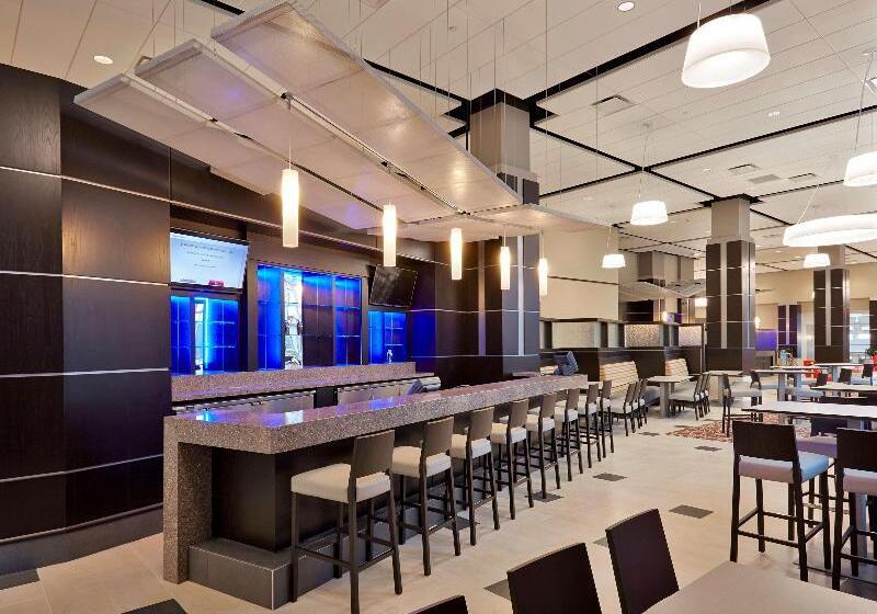 فندق Doubletree By Hilton Lawrenceburg