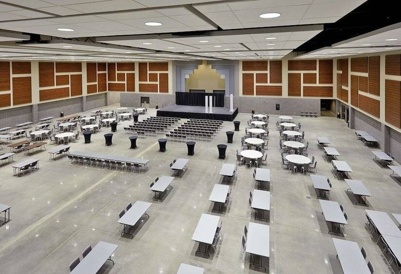فندق Doubletree By Hilton Lawrenceburg
