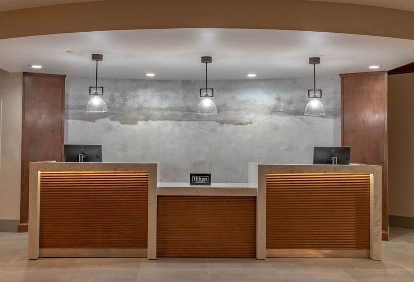 هتل Doubletree By Hilton New Bern Riverfront