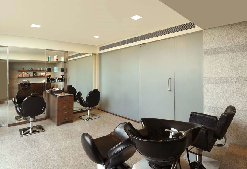 ホテル Doubletree By Hilton Punechinchwad