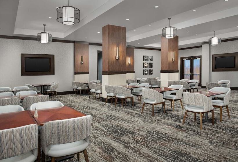 Отель Embassy Suites Springfield