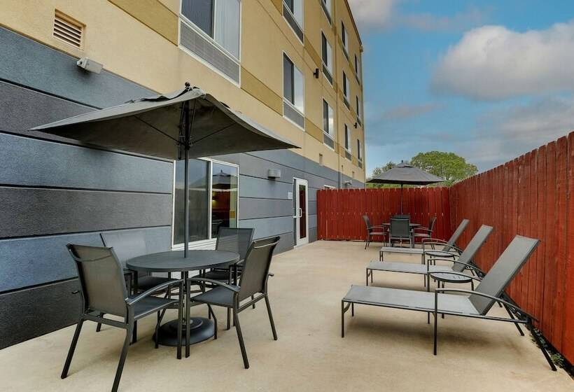 فندق Fairfield Inn And Suites Hutchinson