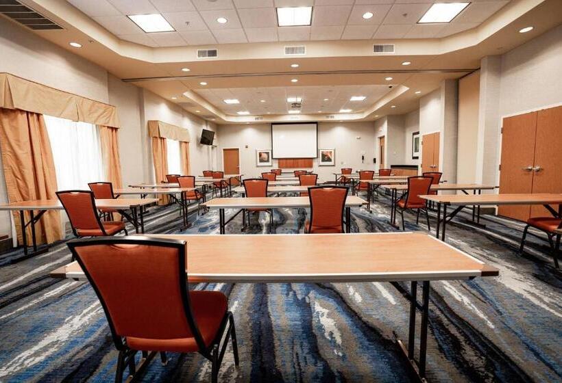 酒店 Fairfield Inn & Suites By Marriott Kearney