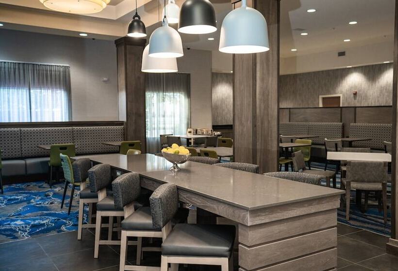 酒店 Fairfield Inn & Suites By Marriott Kearney