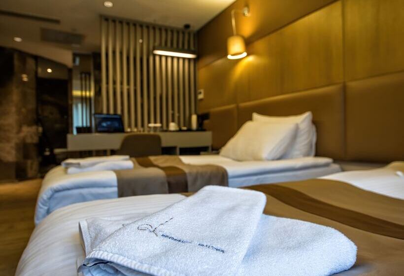 ホテル Gk Regency Suites