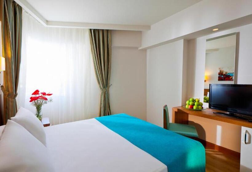 هتل Grand Park Lara