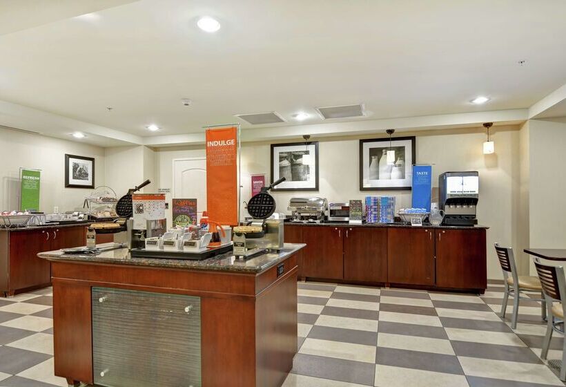 בית מלון כפרי Hampton Inn & Suites Peoria At Grand Prairie, Il