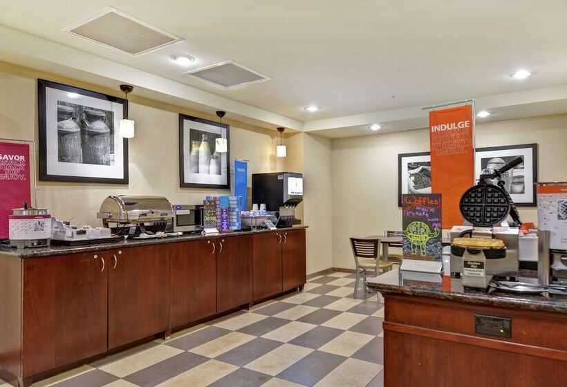 בית מלון כפרי Hampton Inn & Suites Peoria At Grand Prairie, Il