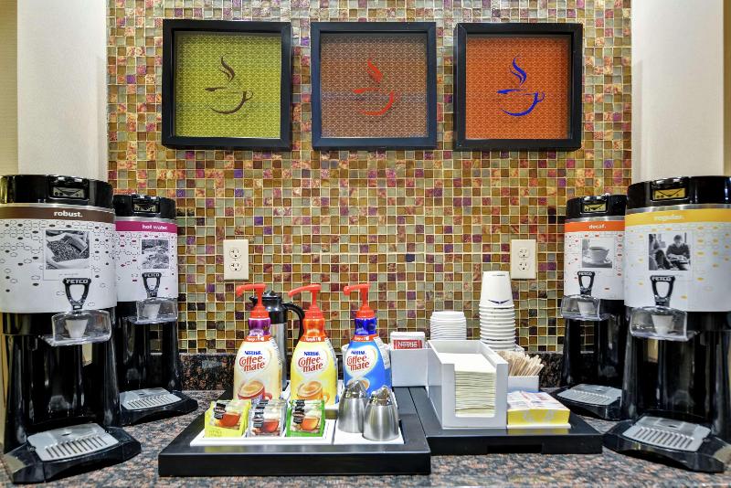 בית מלון כפרי Hampton Inn & Suites Peoria At Grand Prairie, Il