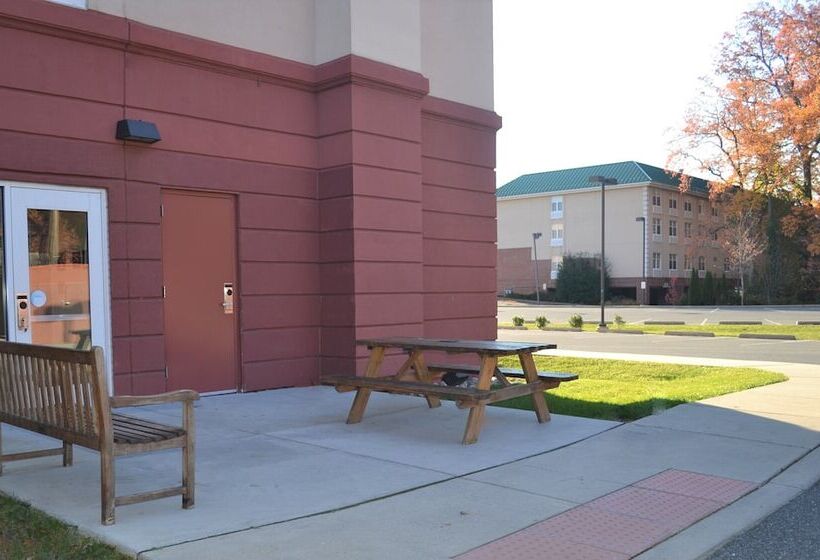 فندق Hampton Inn & Suites Wilmington Christiana