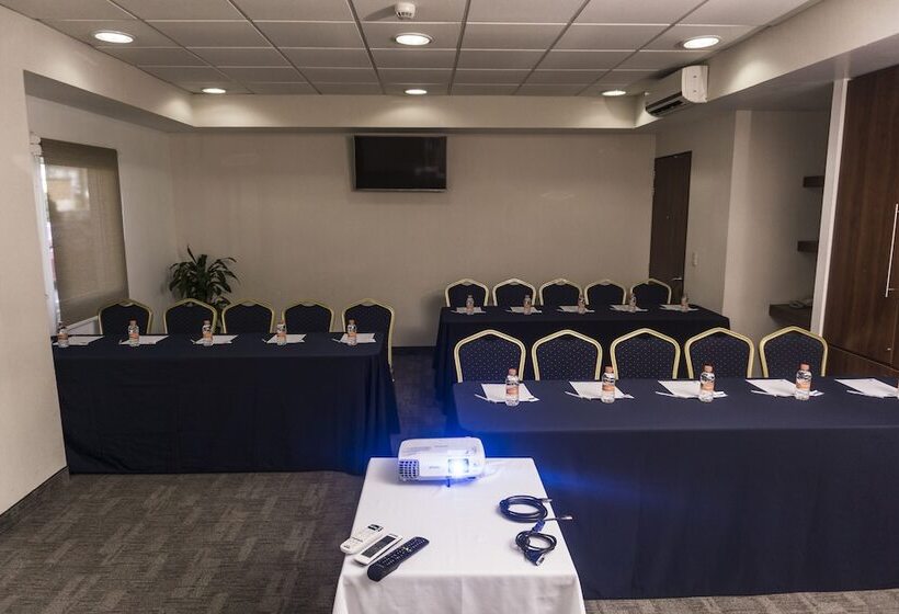 فندق Hampton Inn By Hilton San Juan Del Rio