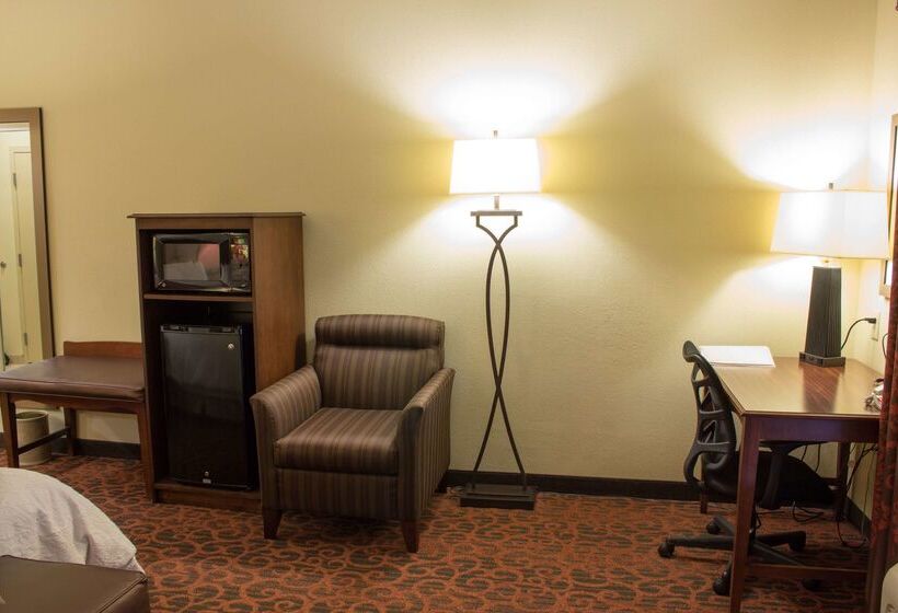 Отель Hampton Inn Junction City