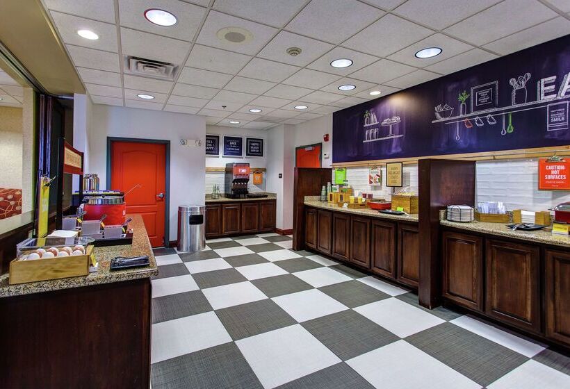 Отель Hampton Inn Junction City