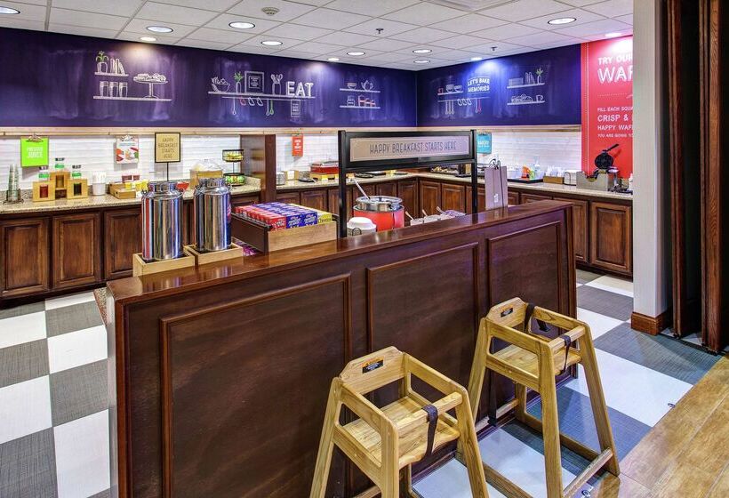 فندق Hampton Inn Junction City