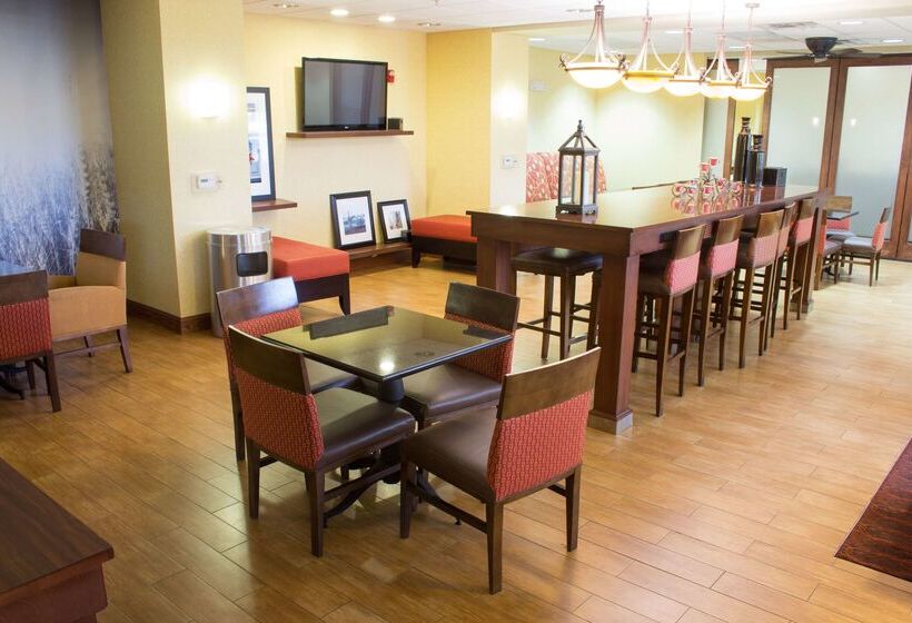 Отель Hampton Inn Junction City