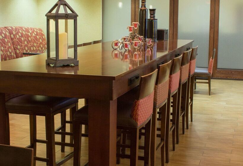 Отель Hampton Inn Junction City