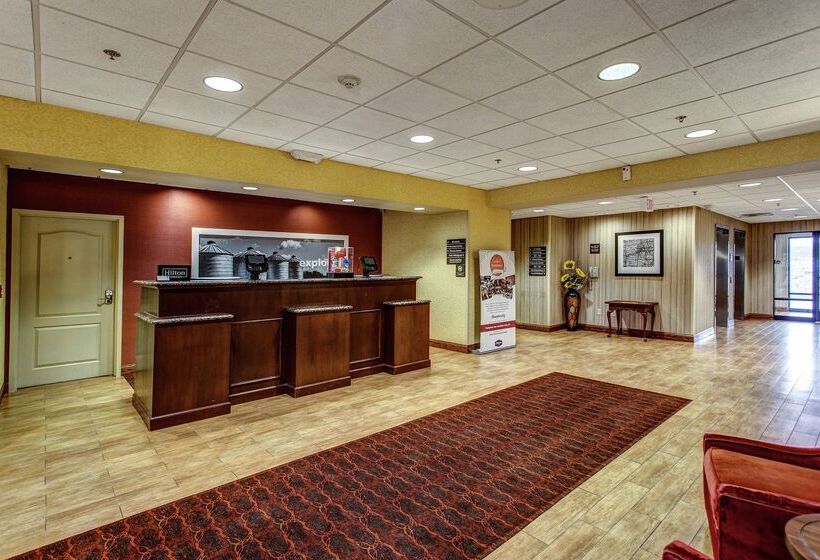 Отель Hampton Inn Junction City