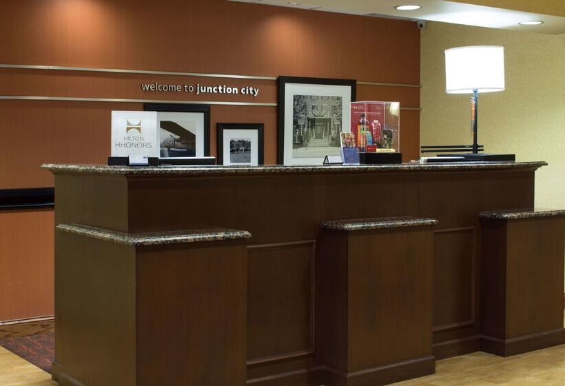 Отель Hampton Inn Junction City