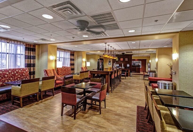 فندق Hampton Inn Junction City