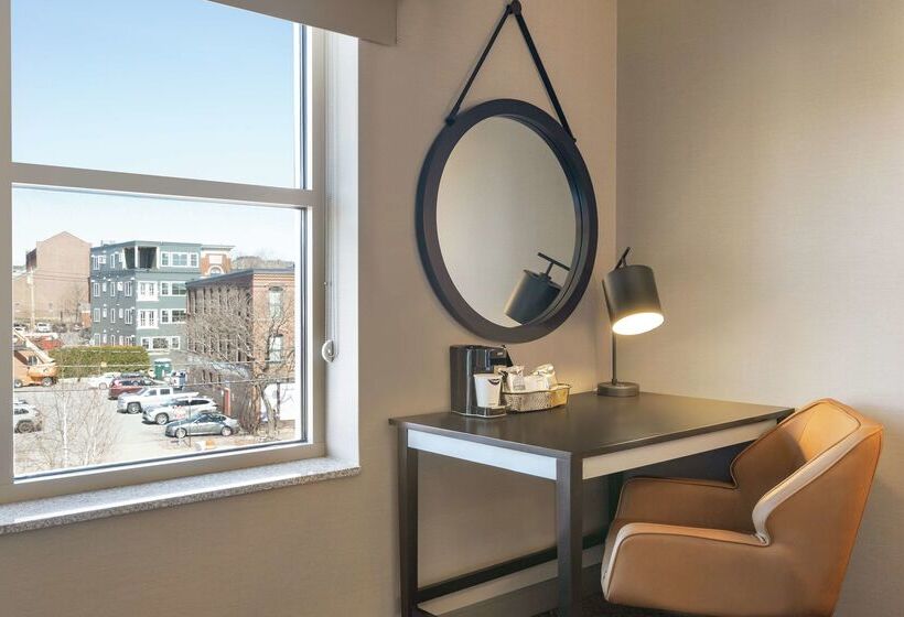 בית מלון כפרי Hampton Inn Portland Downtownwaterfront