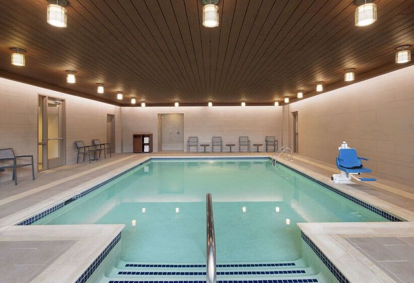 בית מלון כפרי Hampton Inn Portland Downtownwaterfront