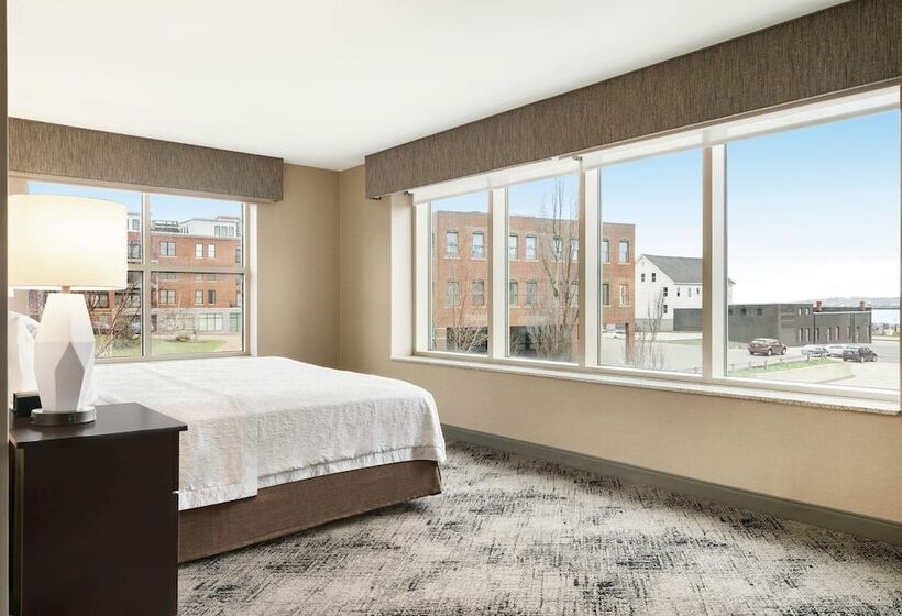 בית מלון כפרי Hampton Inn Portland Downtownwaterfront