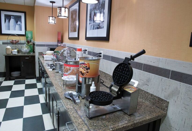 Отель Hampton Inn & Suites Bismarck Northwest