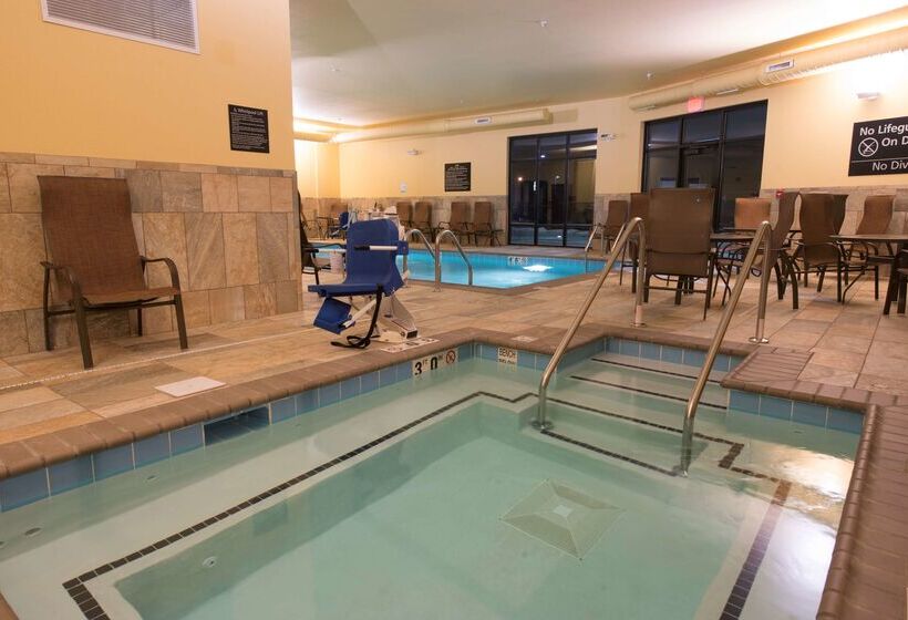 Отель Hampton Inn & Suites Bismarck Northwest