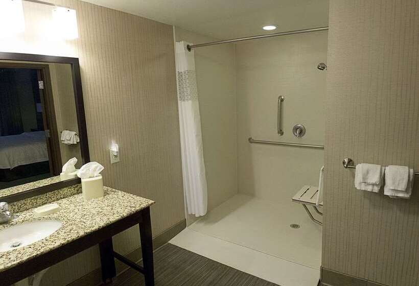 Отель Hampton Inn & Suites Bismarck Northwest