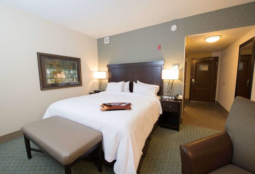 Отель Hampton Inn & Suites Bismarck Northwest