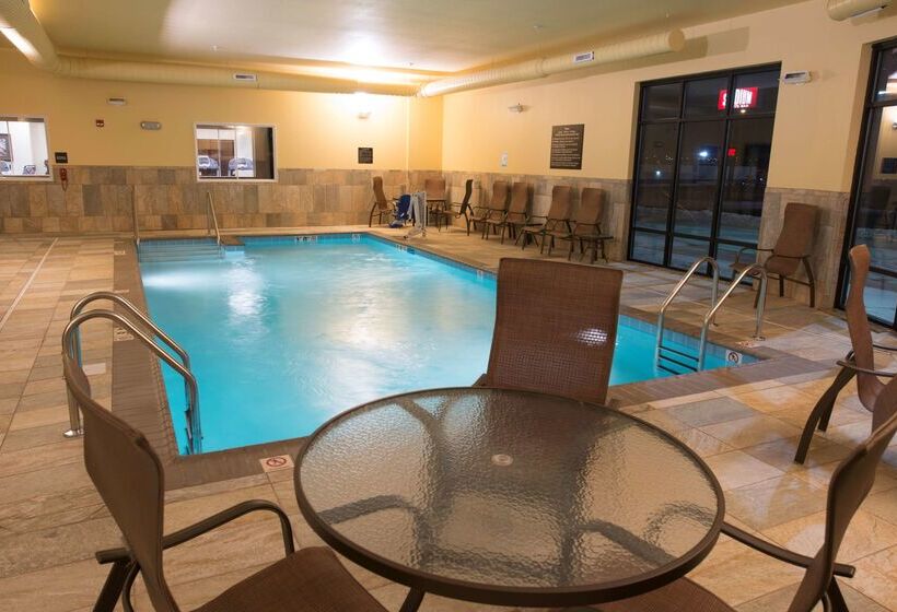 Отель Hampton Inn & Suites Bismarck Northwest