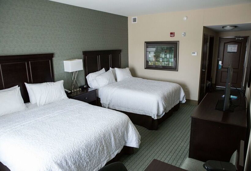 Отель Hampton Inn & Suites Bismarck Northwest