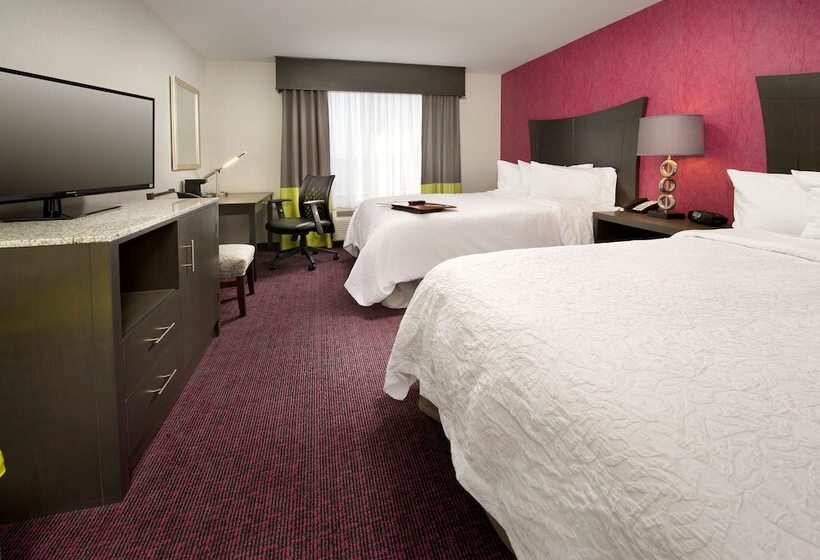 Отель Hampton Inn & Suites Buffalo Airport