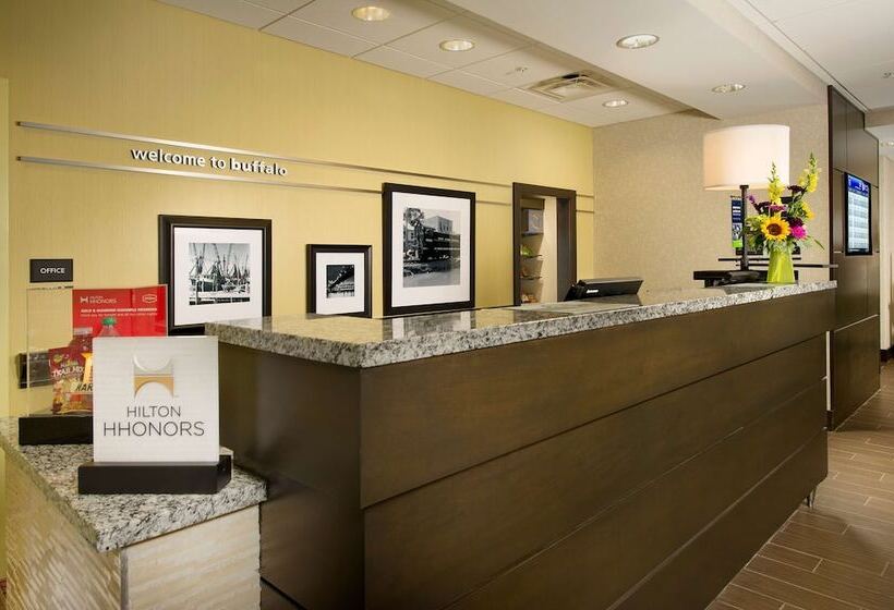 Отель Hampton Inn & Suites Buffalo Airport