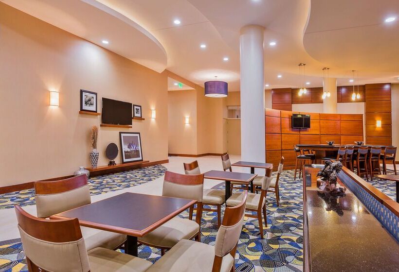 בית מלון כפרי Hampton Inn & Suites Downtown Owensboro/waterfront