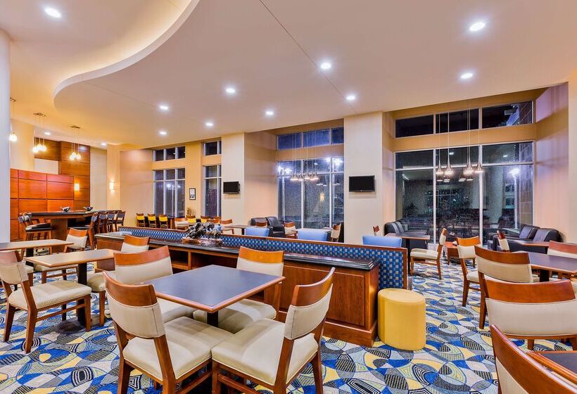 هتل Hampton Inn & Suites Downtown Owensboro/waterfront