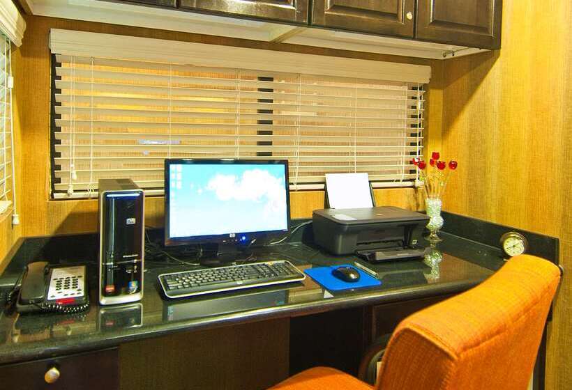 فندق Hampton Inn & Suites Elk City